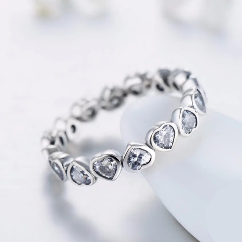 Anel Eternity Love em Prata 925 com Zircônias
