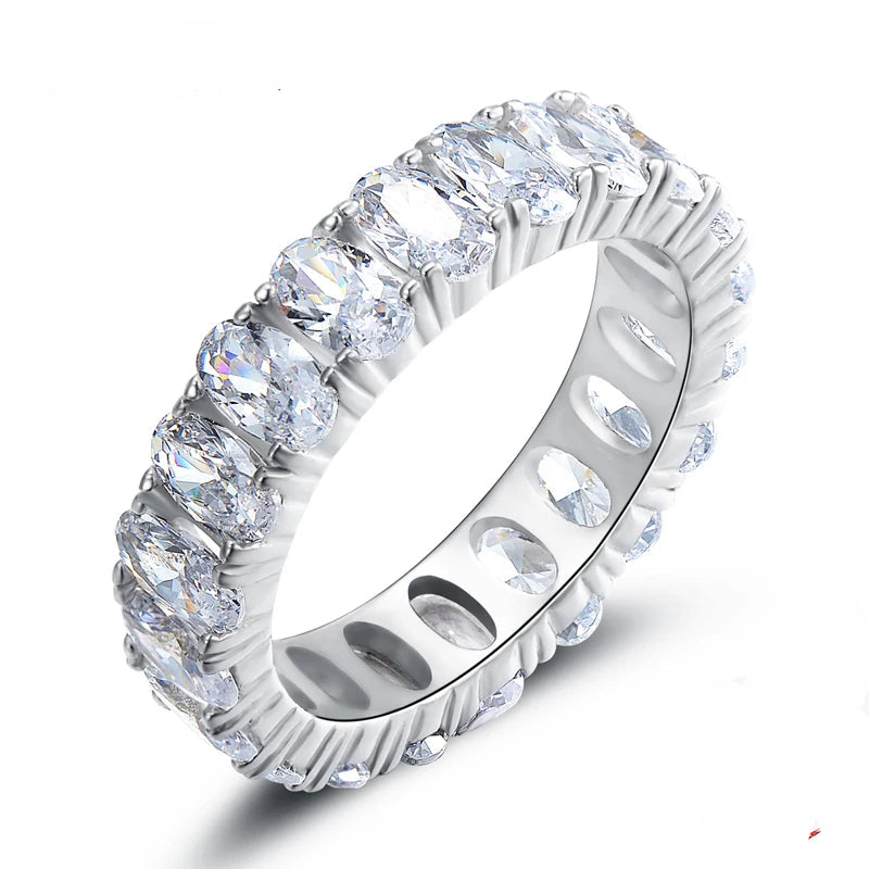 Anel Oval com Zircônias em Prata 925