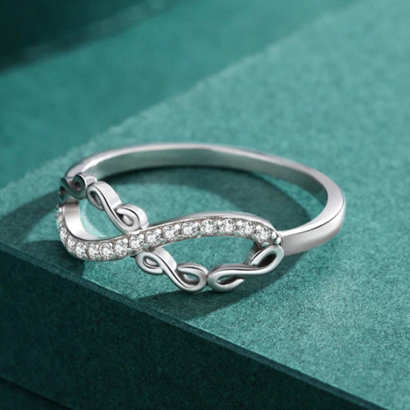 Anel Infinite Love em Prata 925 com Zircônias