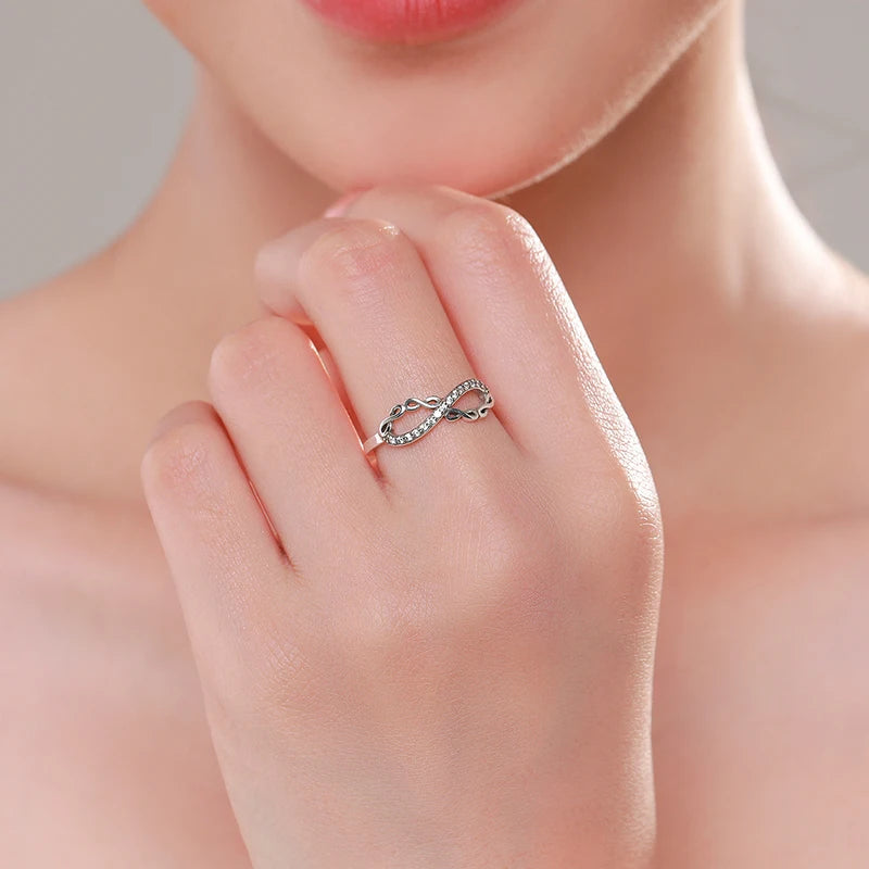 Anel Infinite Love em Prata 925 com Zircônias